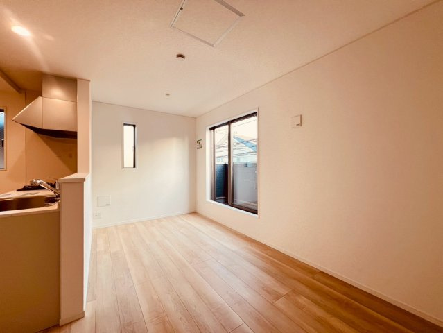 【居間・リビング】 | 杉並区浜田山１丁目　新築戸建て | 光あふれる空間で、毎日を快適に過ごせるLDKです