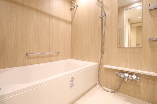 【その他共用部分】 | 【エレベーターホール】プライバシーに配慮された内廊下のアプローチです。