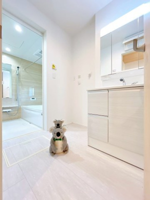 【浴室】 | 高崎市下小鳥町　新築住宅 | 快適さとリラックスを両立したこだわりのバスルーム。浴室暖房換気乾燥機付きで寒い冬場は浴室ポカポカ！雨の日のお洗濯も安心。