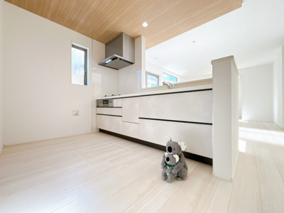 【キッチン】 | 高崎市下小鳥町　新築住宅 | 休日は家族でクッキング。皆で楽しく作るお料理は愛情たっぷりのごちそうに。キッチンで過ごす家族時間はプライスレス。