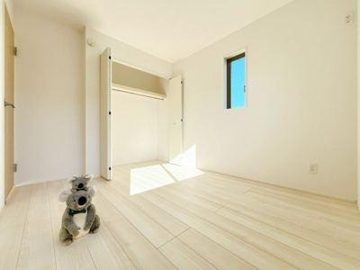 【洋室】 | 高崎市下小鳥町　新築住宅 | さまざまにカスタマイズしていただけるシンプルなデザインの内装。ご自身で素敵な空間を創り上げられます。