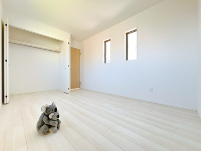 【洋室】 | 高崎市下小鳥町　新築住宅 | 広さはお子様の勉強部屋にも適した広さ！
勉強机や本棚などの家具を置いてもフリースペースも確保することができます。
