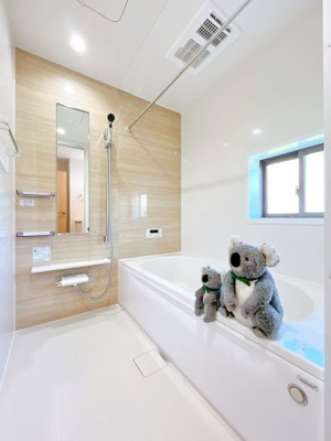 【浴室】 | 高崎市下小鳥町　新築住宅 | 家族みんなで入れるようなゆったりとしたお風呂です。しっかり足を伸ばせる浴槽でゆっくりと一日の疲れを癒して頂けます。