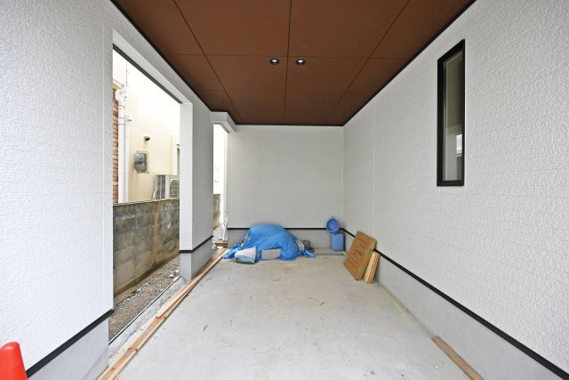 ハッピータウン伊丹市池尻6丁目新築一戸建て│3SLDK+t駐車1台可の外観|駐車スペース1台分有り。