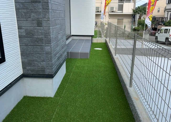 【庭】 | 庭があることでガーデニングや家庭菜園はもちろん、こどもの遊び場やペットを放して遊ぶことができます。また、家の周囲に余裕があるということです。隣地との間があれば、十分な日当たりと、風通しが確保できます。