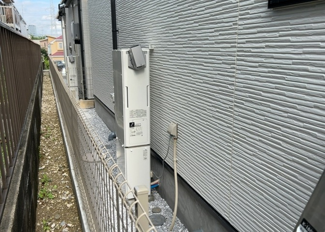 【発電・温水設備】 | 省エネ給湯器とは従来型の給湯器より熱効率が高く、少ない燃料でたくさんのお湯を沸かすことが出来る高効率な給湯器のことを指します。また、省エネ給湯器には種類があり、利便性や効果なども様々です。
