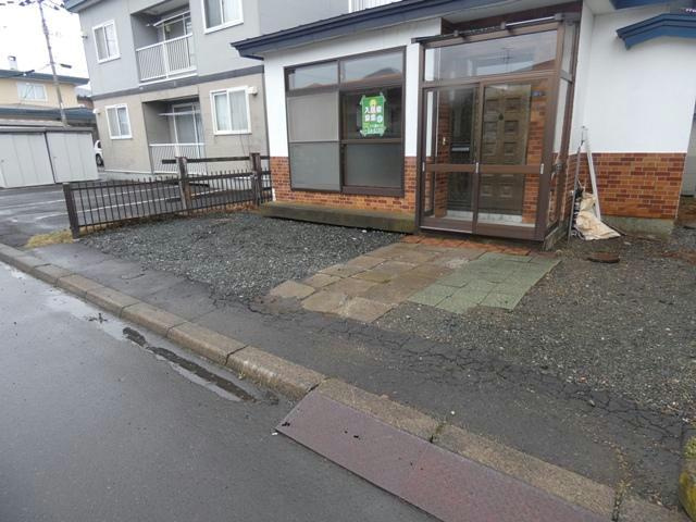 愛国東４－２７－１貸家の駐車場