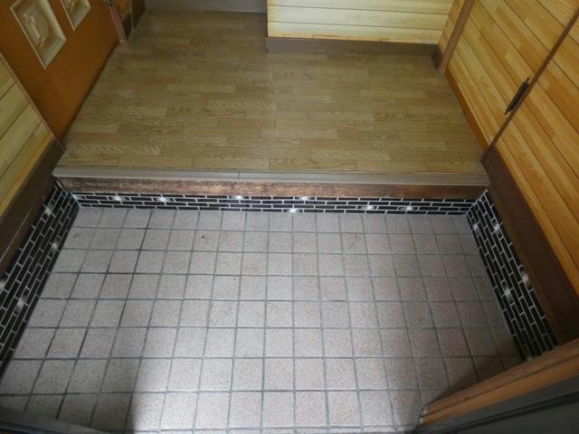 愛国東４－２７－１貸家の玄関