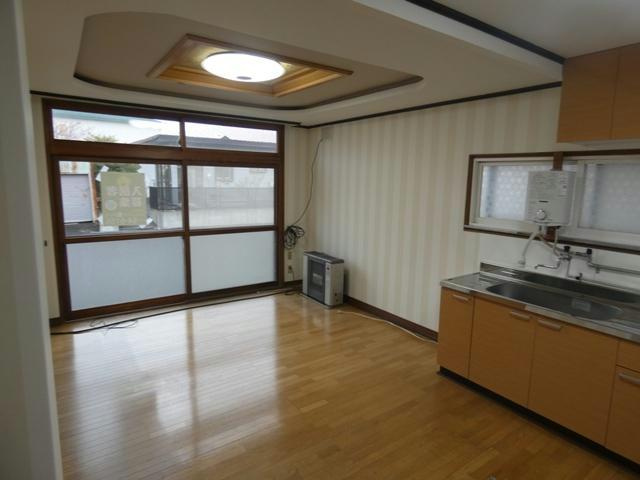 愛国東４－２７－１貸家の居間・リビング