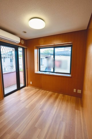 ラレーブ豪徳寺Ⅱの玄関|２階