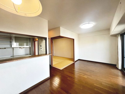 【居間・リビング】 | フェアコート北花田 | ９階部分ですので、風通しが良く景色が綺麗ですよ！開放的な気持ちになりますね！