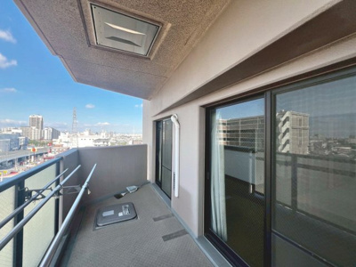 【バルコニー】 | フェアコート北花田 | ワイドバルコニーですので、洗濯物が干しやすそうですよ！バルコニー３ヵ所あります！ガーデニングなども楽しめそうですね♪