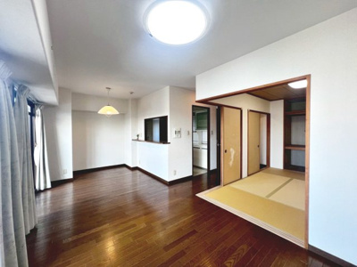 【居間・リビング】 | フェアコート北花田 | ＬＤＫ約15.3帖！ゆとりあるリビングに家族の時間も増えますね♪