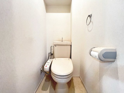 【トイレ】 | フェアコート北花田 | 温水洗浄便座ですので、寒い日も温かい便座で安心して使用していただけますよ♪