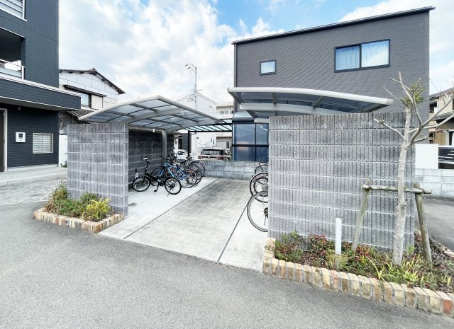 ＢＥＲＥＯ　ＡＫＵＩの駐車場