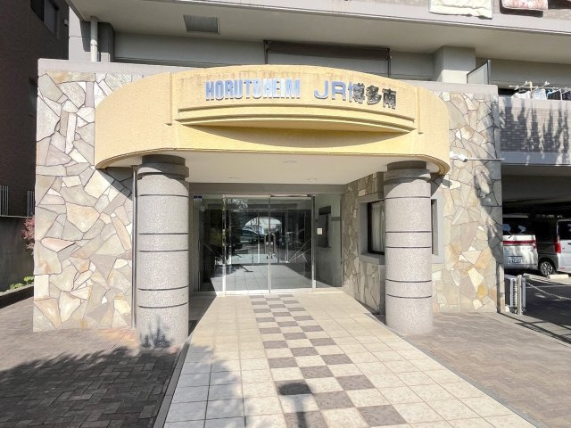 ホルトハイムJR博多南のエントランス