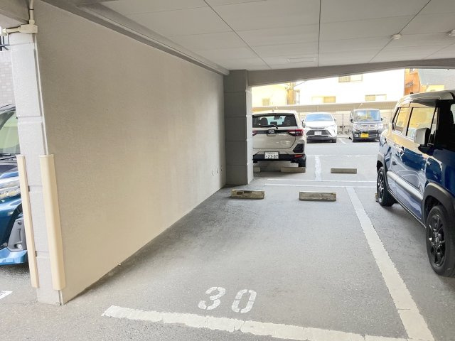 ホルトハイムJR博多南の駐車場