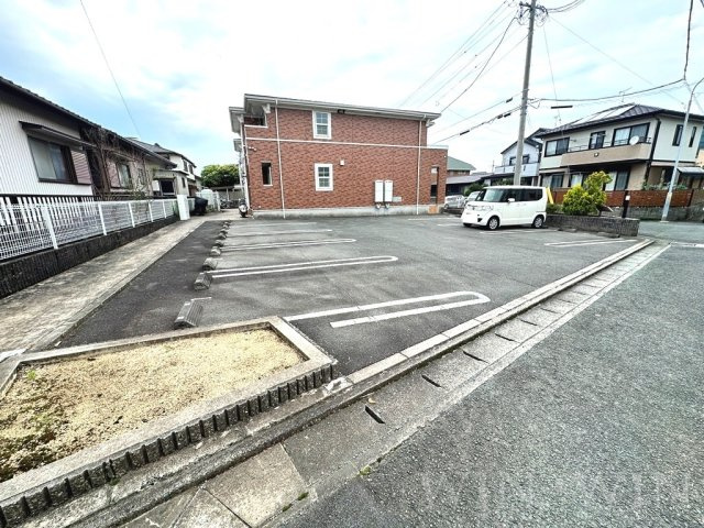 メロウ ブリーズの駐車場
