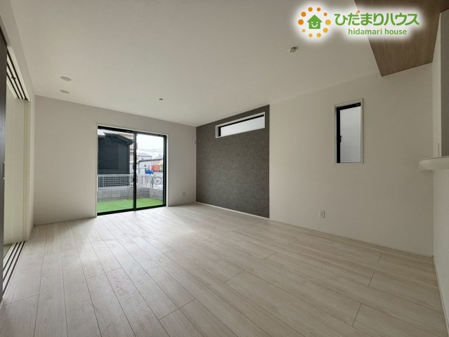 深谷市上野台　2期　新築一戸建て　グラファーレ　01の居間・リビング