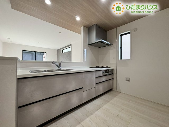 深谷市上野台　2期　新築一戸建て　グラファーレ　01のキッチン