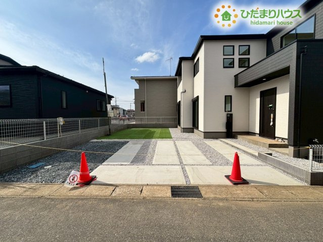 深谷市上野台　2期　新築一戸建て　グラファーレ　01の前面道路含む現地写真