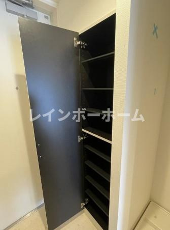 リブリ・ウィステリア船橋の玄関