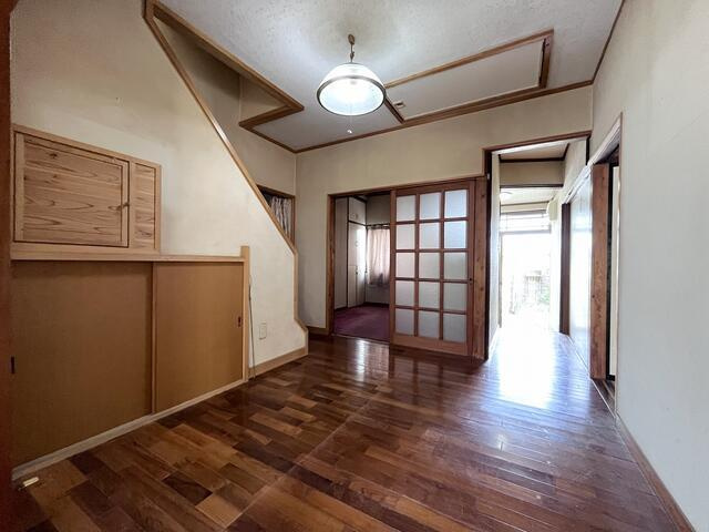 静岡市清水区三保の中古一戸建の内装|ホールの写真です。 