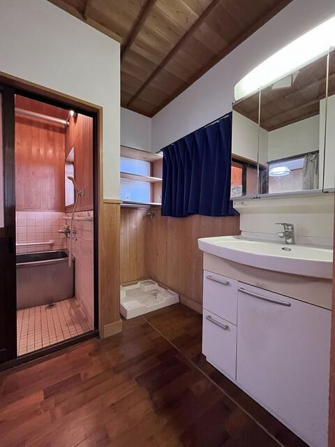 静岡市清水区三保の中古一戸建の脱衣所|１階洗面室です。 