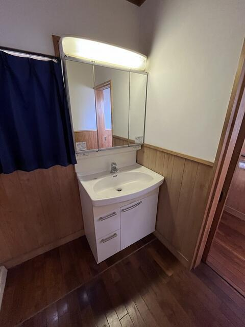 静岡市清水区三保の中古一戸建の独立洗面台|１階洗面台です。 