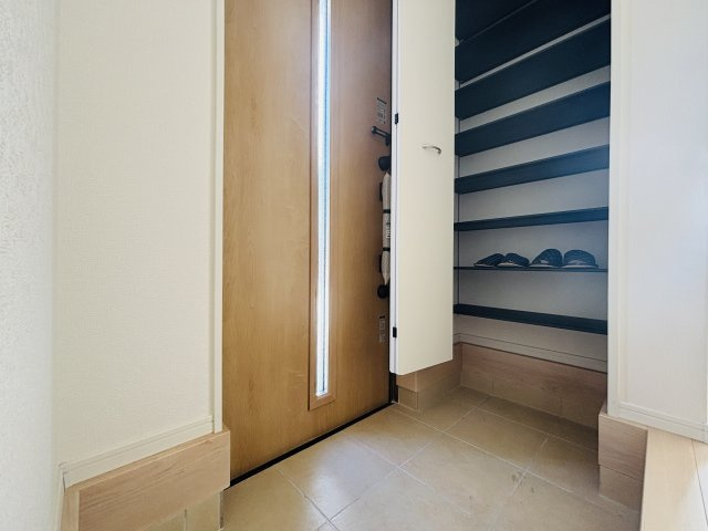 ＼☆ご成約時キャッシュバック☆／　CG南風原町宮平第3-1号棟の玄関|※サンプル写真です。