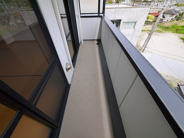 アヴェニュー東松ヶ丘のバルコニー|落ち着いた時間を過ごせるバルコニーです