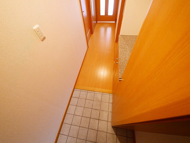 アヴェニュー東松ヶ丘の玄関|明るい玄関です