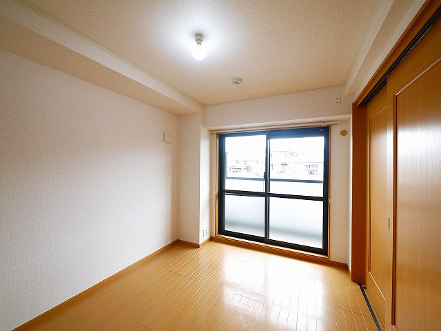 アヴェニュー東松ヶ丘の居間・リビング|ゆったり過ごせる居間です