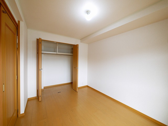 アヴェニュー東松ヶ丘の寝室|落ち着いた色調の寝室です