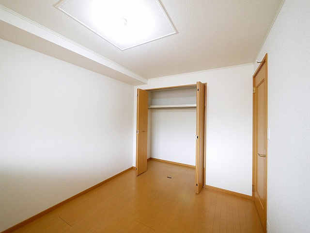 アヴェニュー東松ヶ丘の洋室|明るい洋室です