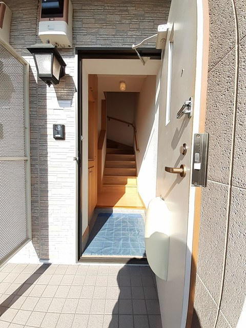 カーサ　エレガンテ　Ｂの玄関|玄関