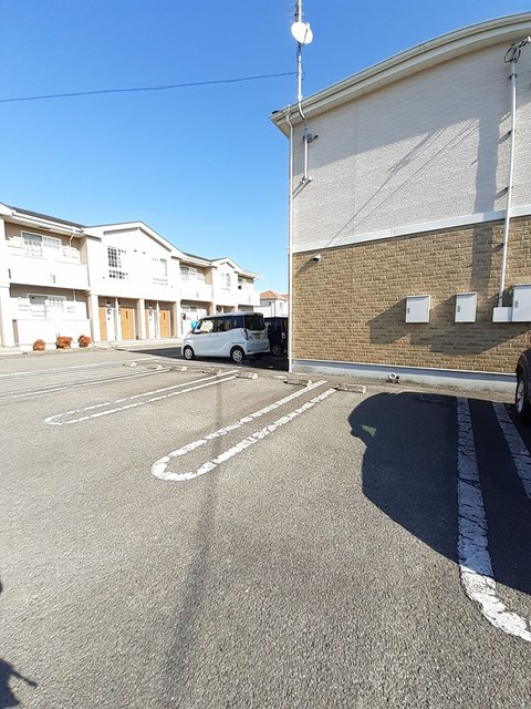 カーサ　エレガンテ　Ｂの駐車場|駐車場