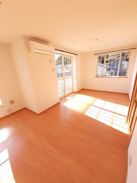 カーサ　エレガンテ　Ｂの居間・リビング|居室・リビング