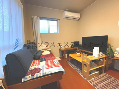 【居間・リビング】 | ビラ・ユニオン丸山 | キッチン横の洋室をリビングとしてお使いです♪キッチン・リビング・ダイニングを合わせて約15.2帖に♪