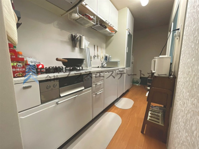 【キッチン】 | ビラ・ユニオン丸山 | 独立型キッチンは来客時に調理場を見られることなく調理ができ、LDまで油や煙が広がりにくくなります♪