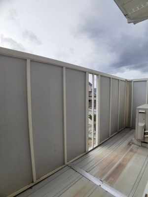 【バルコニー】 | メゾン・ペーシュ　Ｂ | 開放的で明るい空間を演出してくれるバルコニーです