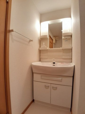 【洗面所】 | メゾン・ペーシュ　Ｂ | 明るい洗面所です