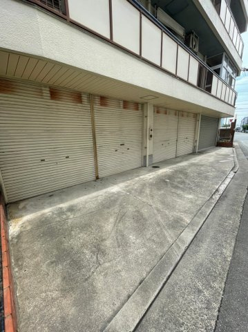 高尾マンションの駐車場