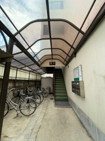 高尾マンションのエントランス