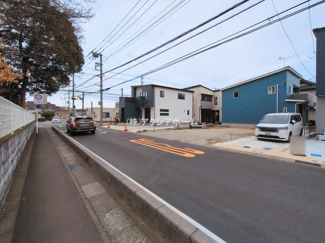 入間市下藤沢2丁目・全10棟　新築一戸建　2号棟の前面道路含む現地写真
