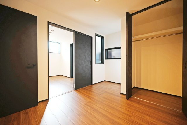 ハッピータウン伊丹寺本2丁目新築戸建│4LDK+駐車1台可の洋室|-洋室5.2帖-
