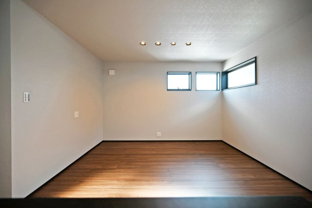 ハッピータウン伊丹寺本2丁目新築戸建│4LDK+駐車1台可の居間・リビング|キッチンから撮影したLDKです。
広々としたリビングで家族団らんのひと時をお楽しみ下さい◎