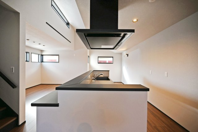 ハッピータウン伊丹寺本2丁目新築戸建│4LDK+駐車1台可の居間・リビング|ハッピータウンシリーズ「光が膨らむLDK」4LDKのお家が誕生致しました。即日内覧可能です。皆様からのご連絡を心よりお待ちしております。