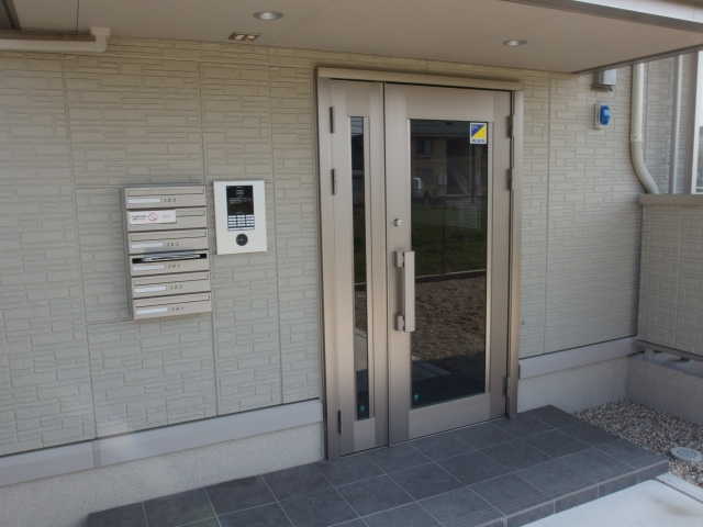 Ｄ－ｒｏｏｍ北本郷のエントランス