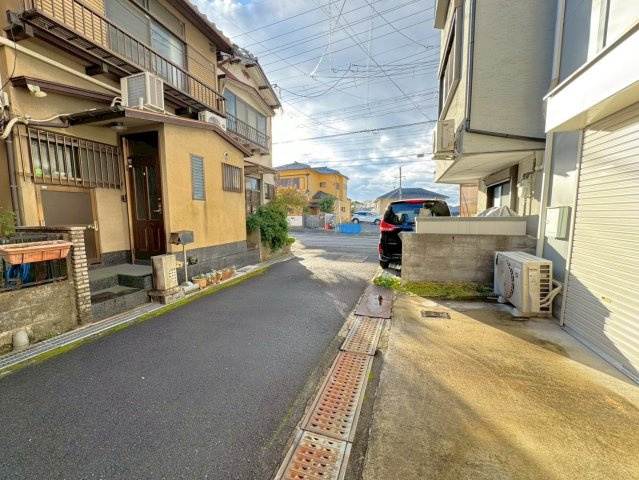 名神高速京都東ＩＣまで車で１５分◆コンビニ徒歩２分◆山科区小山北林町の周辺|前道